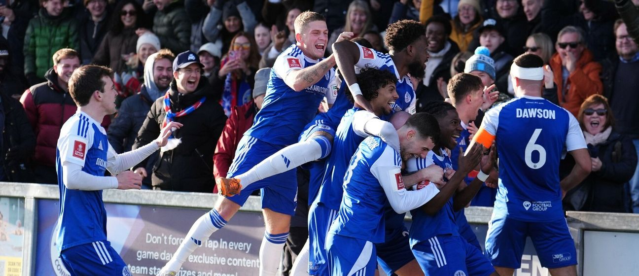 Macclesfield - Crystal Palace