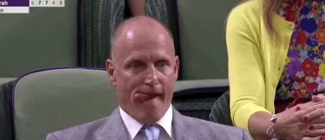 Woody Harrelson na finalu Wimbledona Screenshot)