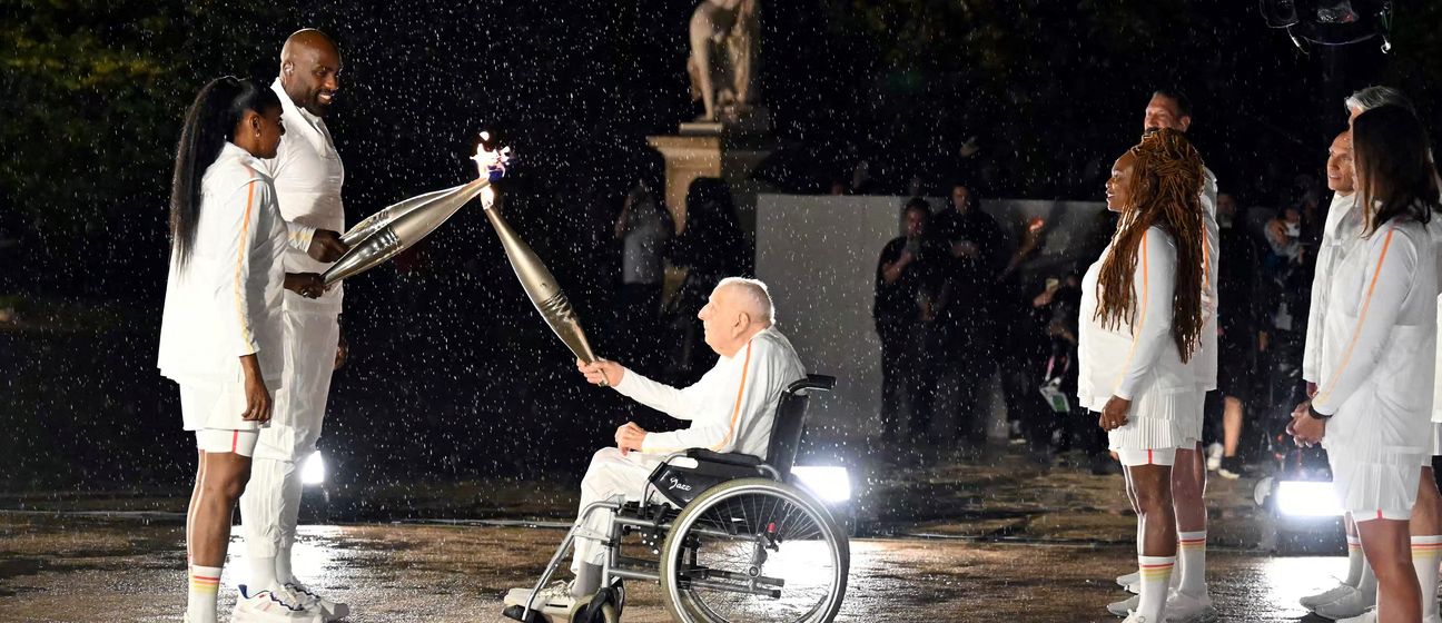 Charles Coste predaje plamen