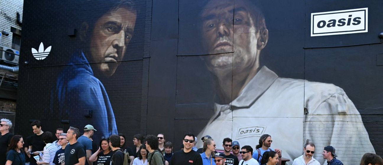 Pano slavne engleske rock-grupe Oasis