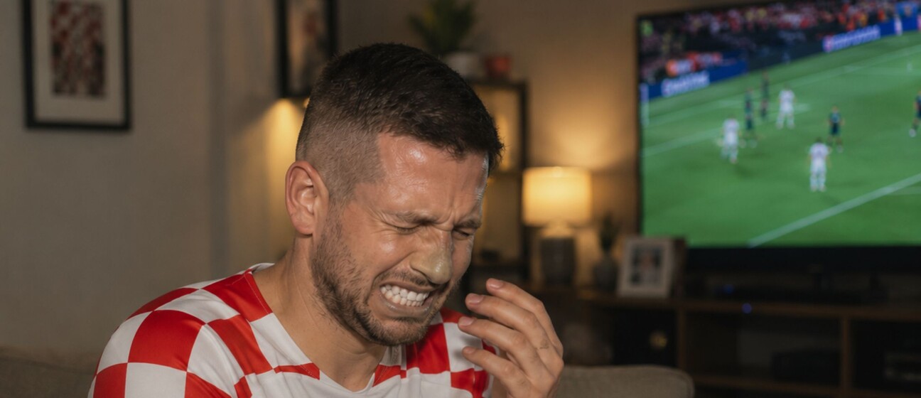Navijač s bolnim izrazom lica
