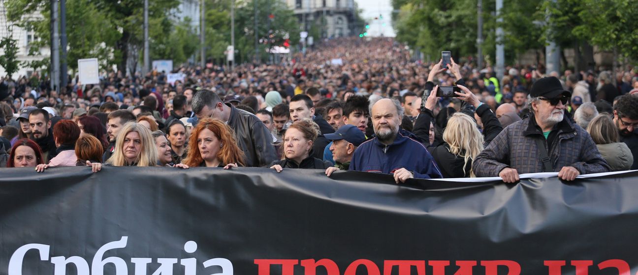 Veliki prosvjed u Beogradu nakon dva krvoprolića u Srbiji - 4