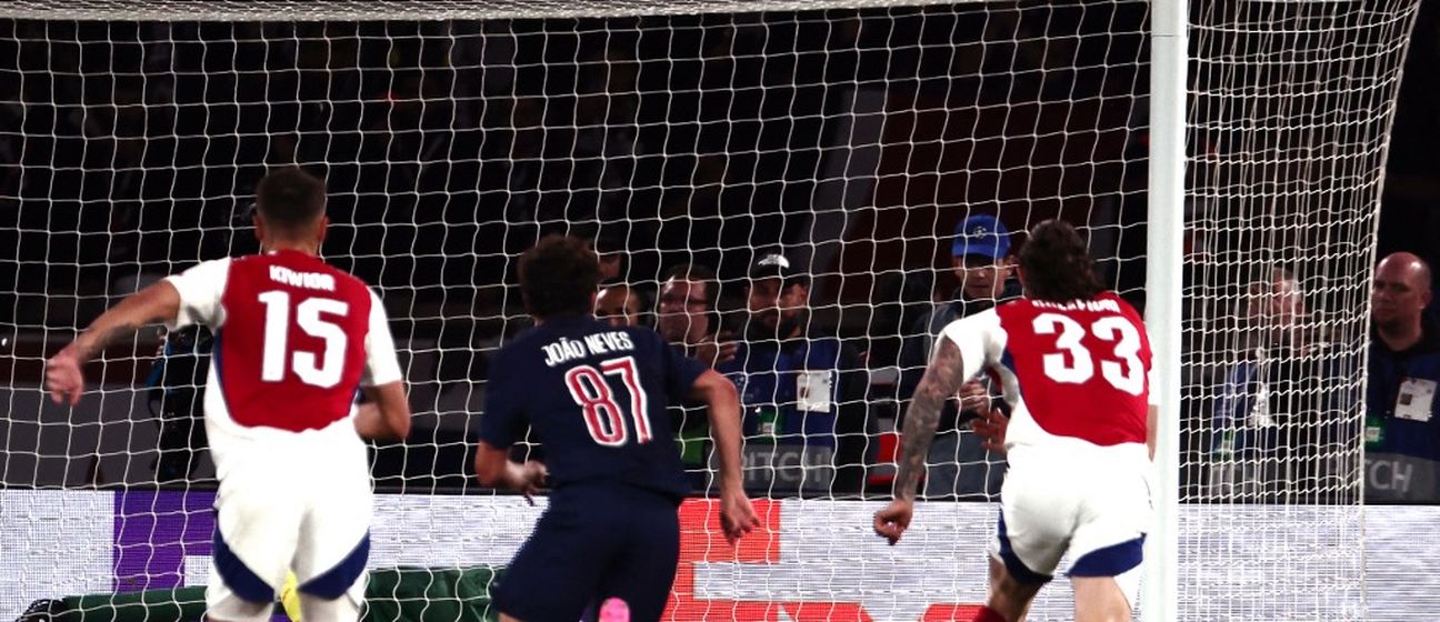 David Raya brani kazneni udarac PSG-u