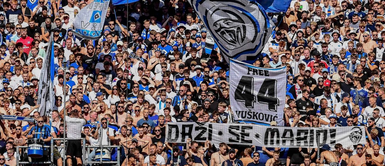 Navijači HSV-a u podršci Mariju Vuškoviću