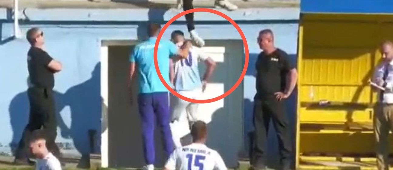 Navijač udara igrača u glavu