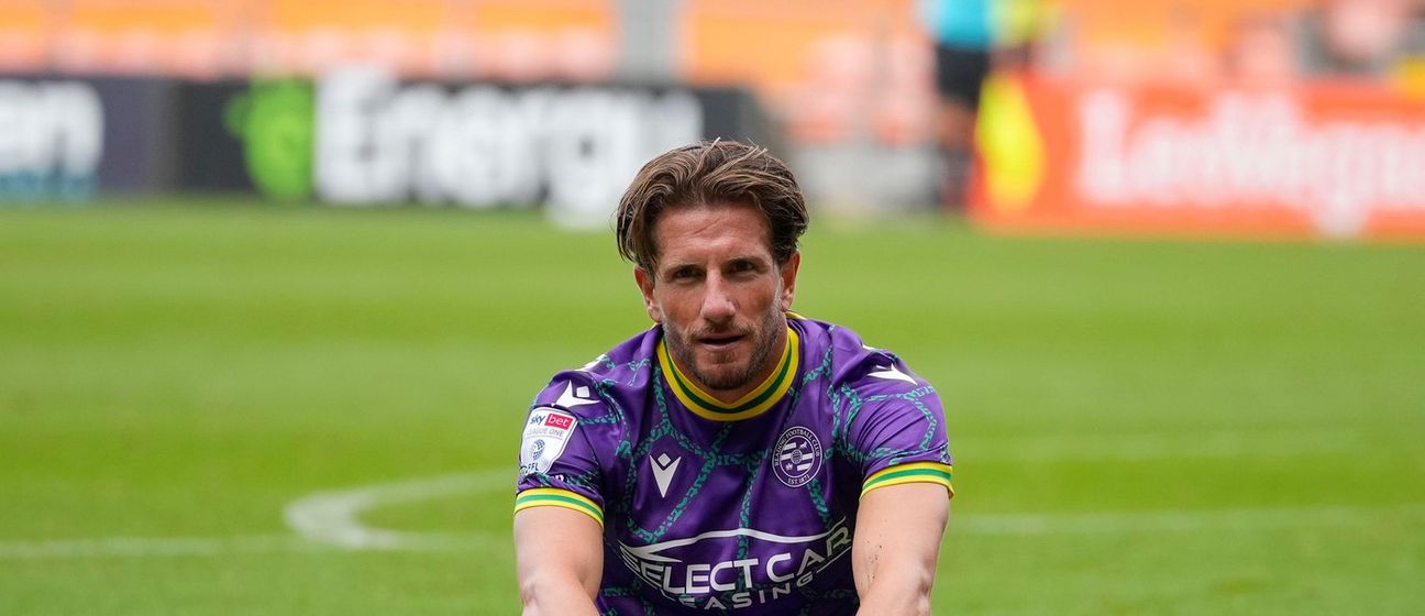 Sam Hutchinson u dresu Readinga