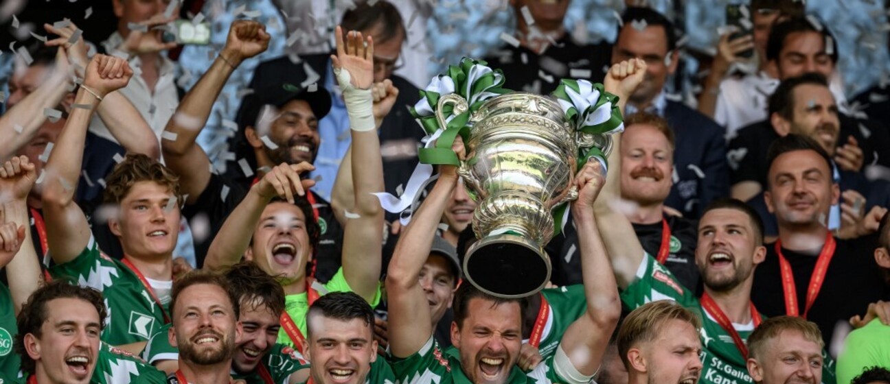 Jozo Stanić slavi s igračima St. Gallena osvajanje švicarskog Kupa 2026.