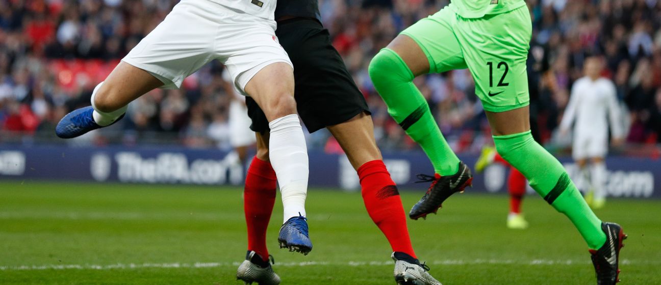 Lovre Kalinić protiv Engleske (Foto: AFP)