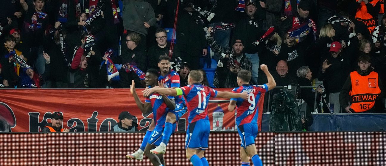 Igrači i navijači Viktorije Plzen