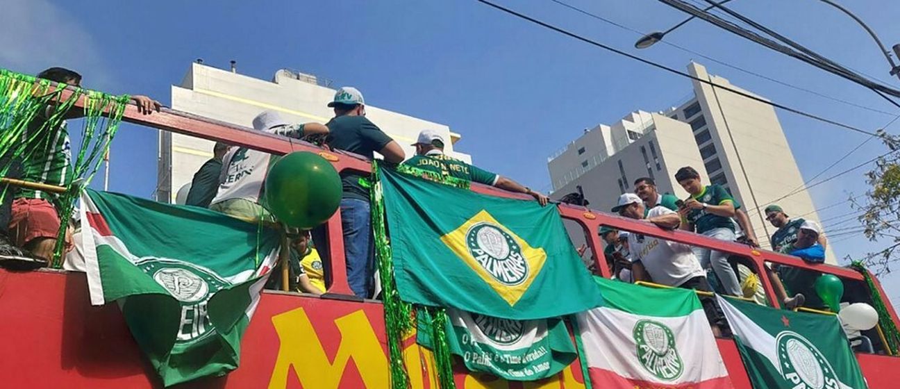 Autobus s navijačima Palmeirasa