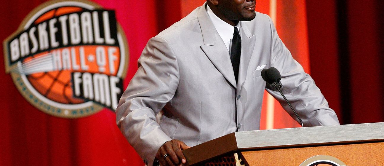 Uplakani Michael Jordan ulazi u Kuću slavnih (Foto: AFP)