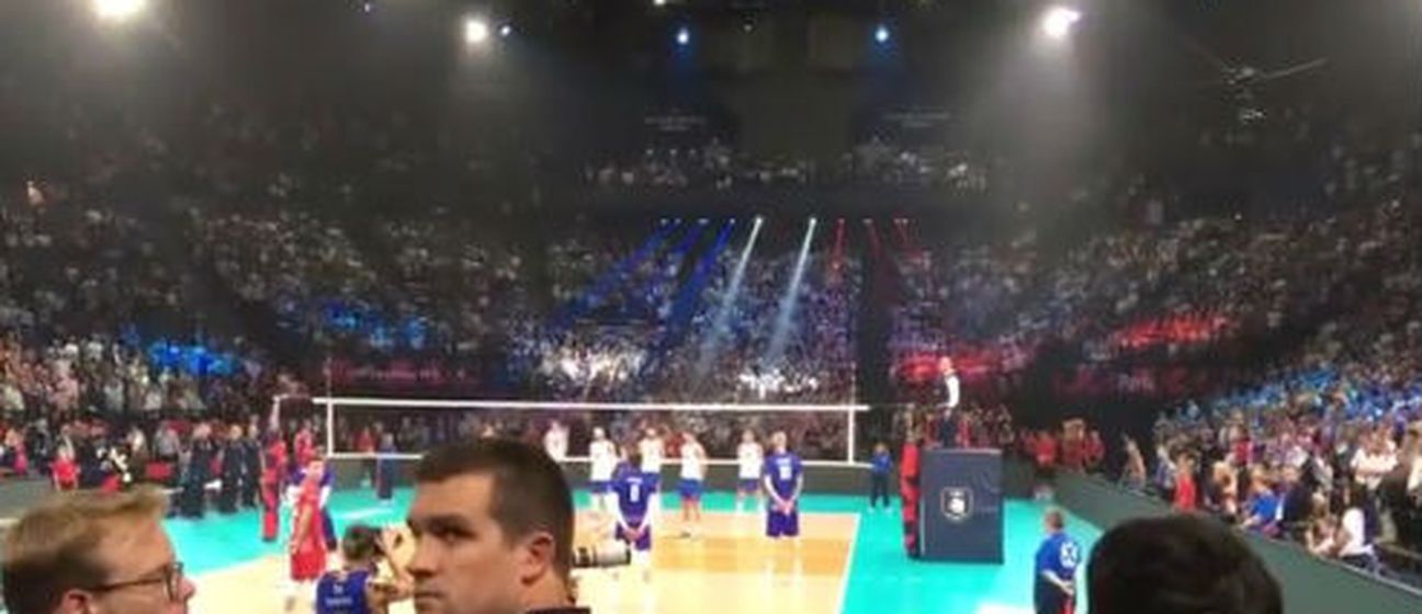 Minuta šutnje za Jacquesa Chiraca (Screenshot Twitter)