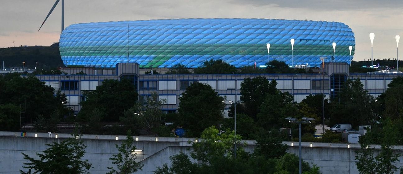 Allianz Arena u plavom