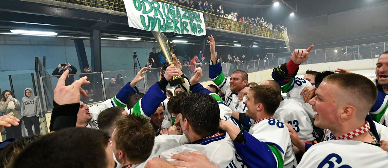 Hokejaši i navijači Siska