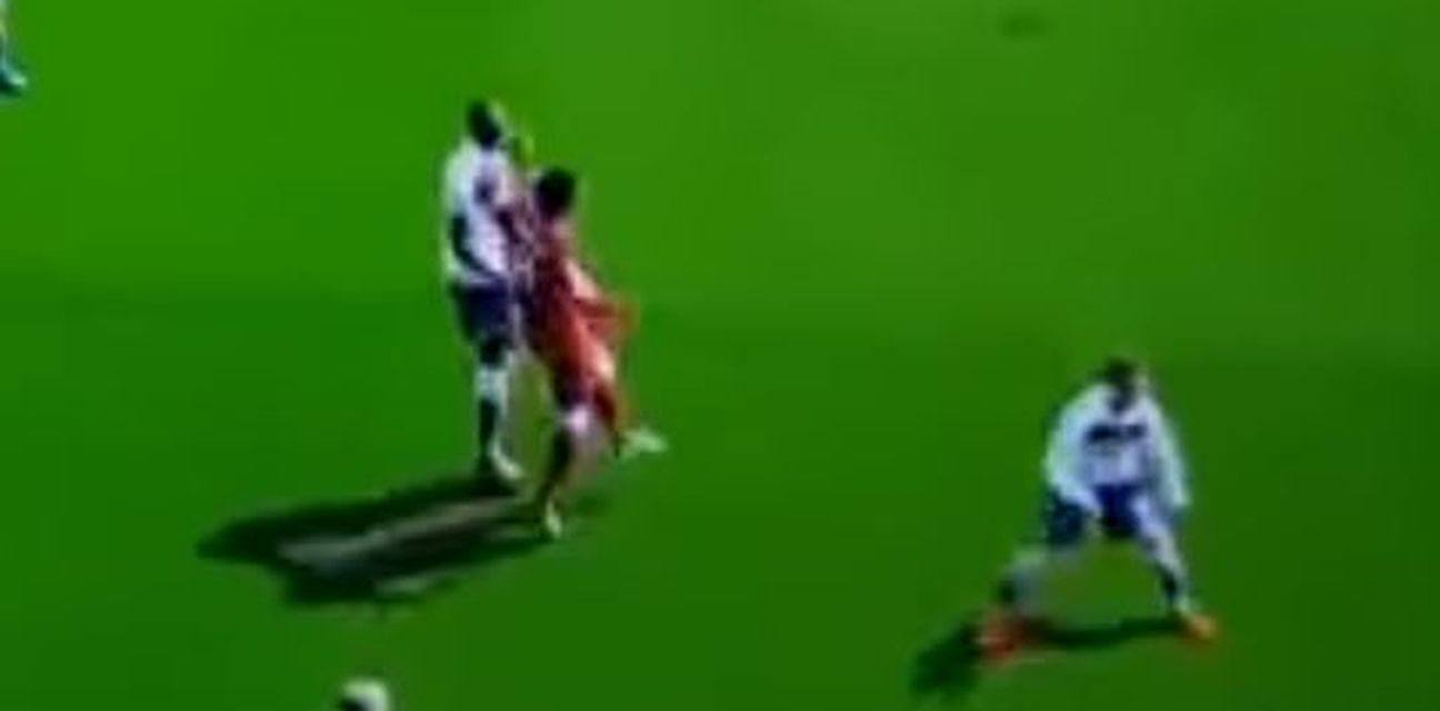 Salah pokušava udariti Martinsa (Screenshot)