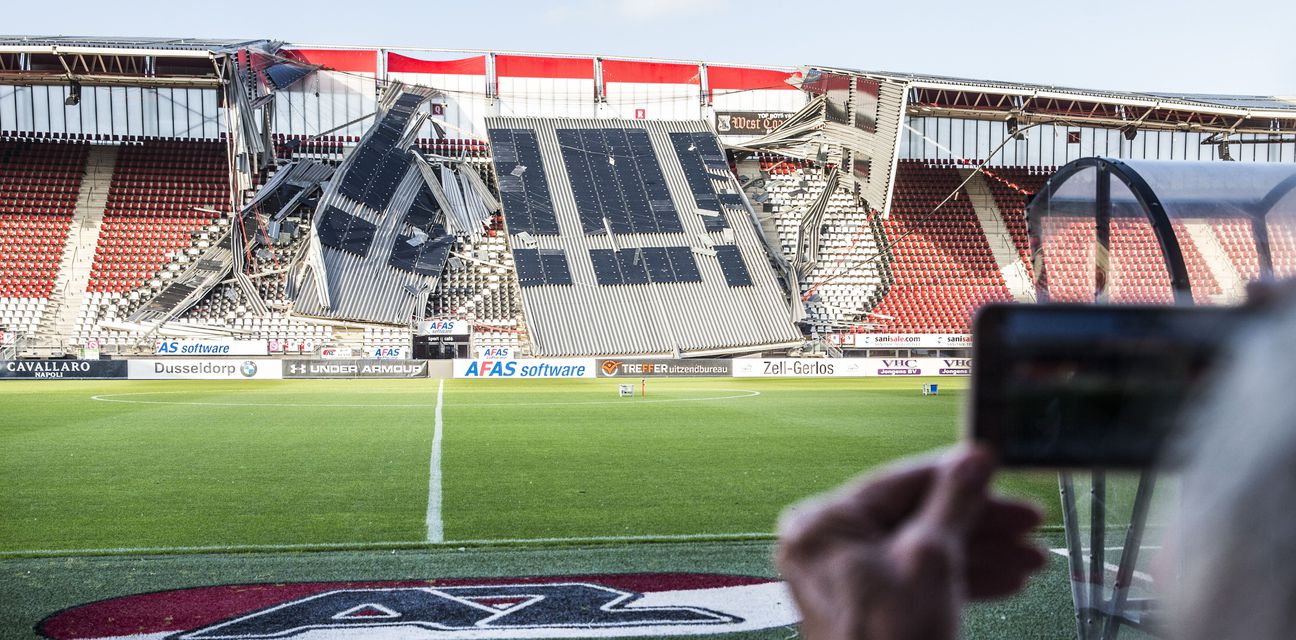 Vjetar srušio krov stadiona AZ Alkmaara (Foto: AFP)