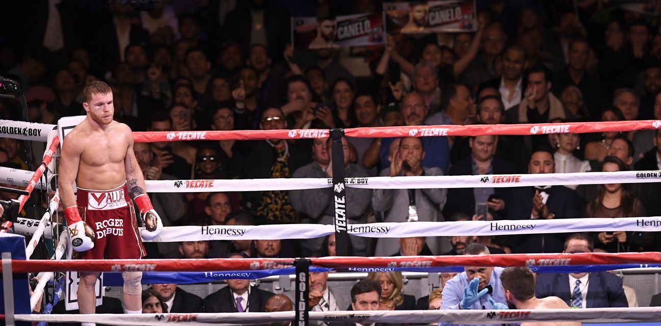 Saul \'\'Canelo\'\' Alvarez i Rocky Fielding (Foto: AFP)