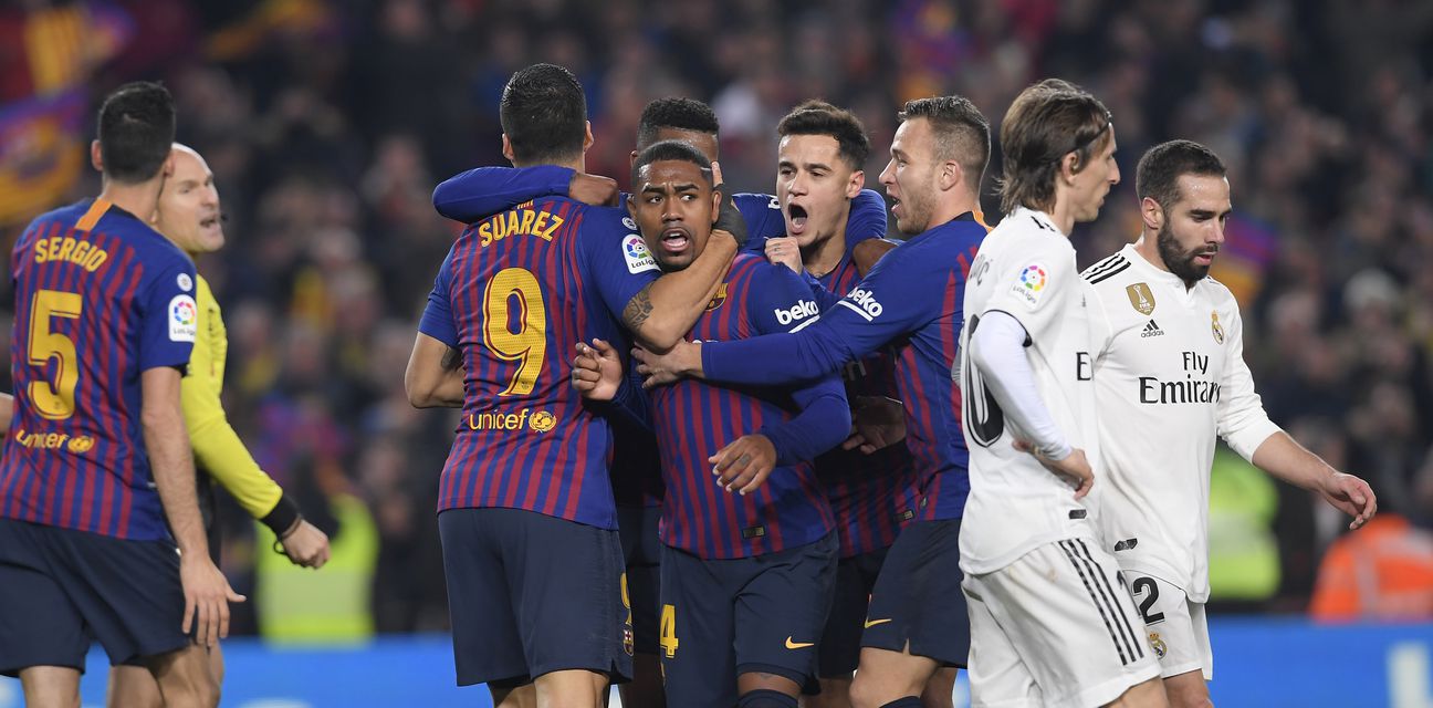 Malcom slavi pogodak protiv Reala s igračima Barcelone (Foto: AFP)