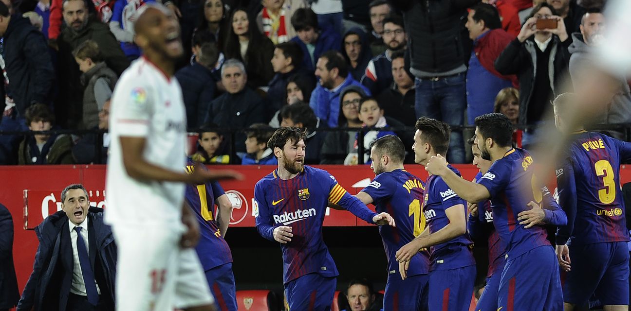 Ernesto Valverde i igrači Barcelone (Foto: AFP)