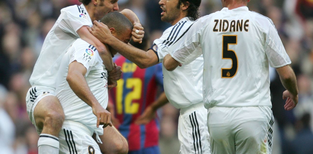 Ronaldo, Ivan Helguera, Raul Gonzalez i Zinedine Zidane (Foto: AFP)
