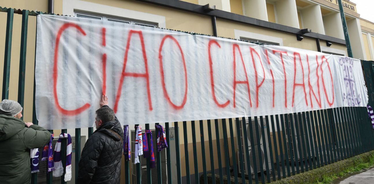 Transparent ispred Fiorentininog stadiona (Foto: AFP)