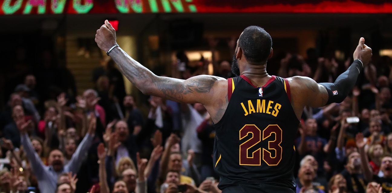 LeBron James slavi pobjednički koš (Foto: AFP)