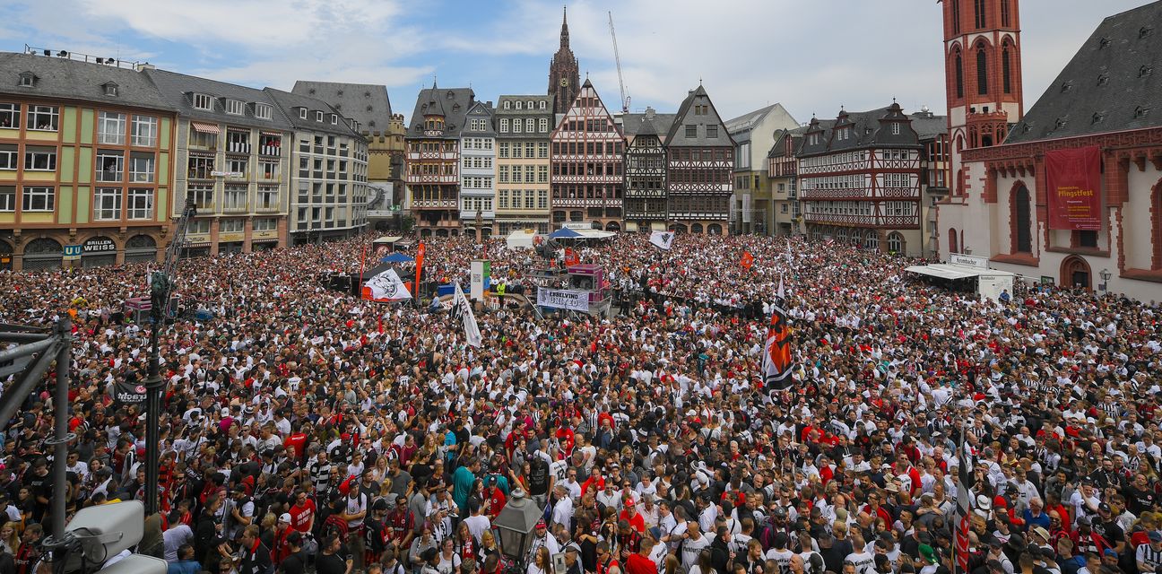 Navijači Eintrachta (Foto: AFP)
