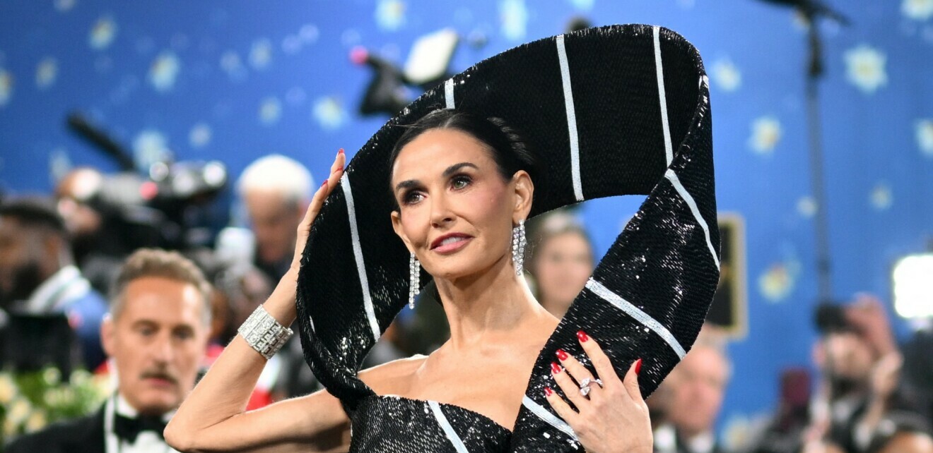 Demi Moore na Met Gali u haljini inspiriranoj kravatom - 3