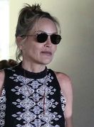 Sharon Stone nosi potpetice koje izazivaju oprečna mišljenja - 4