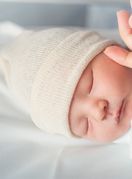 Odjeća od organskog pamuka ističe se kao najbolji odabir za novorođene bebe