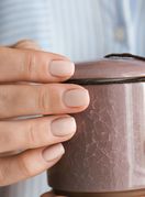 Nokti u bež boji možda nisu upadljivi na prvu, ali itetako privlače pažnju