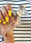 Žuti lak za nokte