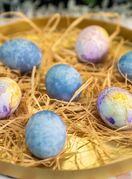 Bojenje jaja krep-papirom