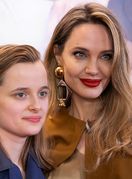 Angelina Jolie i Vivienne na premijeri mjuzikla The Outsiders