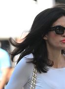 Zgodna dama iz Zagreba u bijelom od glave do pete