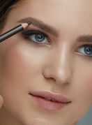 Nanošenje olovke za obrve