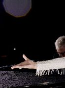 Celine Dion na Eiffelovu tornju tijekom ceremonije otvaranja Olimpijskih igara u Parizu