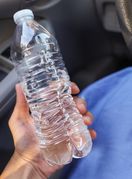 Voda u plastičnoj boci