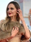 Angelina Jolie u kreaciji Tamare Ralph