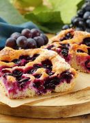 Biskvitni kolač s grožđem