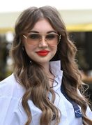 Ulična moda brineta iz Zagreba s torbom za plažu od rafije brenda Jacquemus - 2