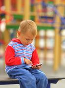 Dijete na mobitelu