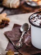 Topla čokolada s okusom medenjaka