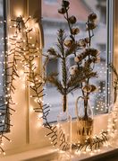 Božićne lampice mogu biti i na prozoru