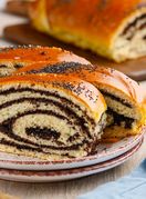 Makovnjača je popularan tradicionalni kolač s dizanim tijestom