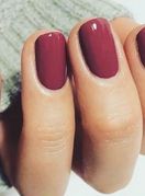 Boja laka za nokte jednako otmjena kao nude nijanse