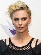 Charlize Theron u drugačijoj \'goloj\' haljini - 1