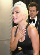 Lady Gaga nokte je nalakirala Essie lakom za nokte