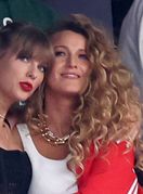 Blake Lively u crvenoj trenirci na Super Bowlu - 3