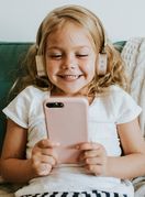 Curica sluša glazbu